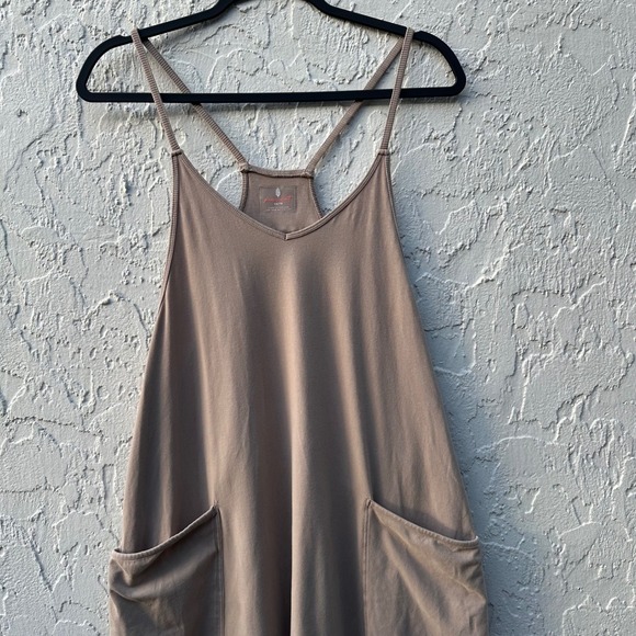 FP Movement Hot Shot Jumpsuit Romper XS Pocket Yoga Lounge Relaxed Boho Neutral - Picture 2 of 8